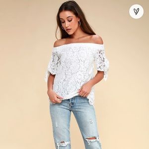 Lulu’s Ivory Lace Off-the-Shoulder Top. Size M.